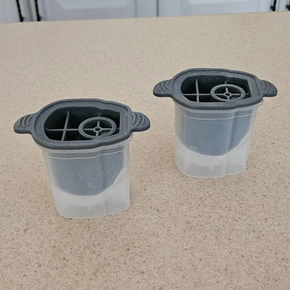 RARE 2 TOVOLO SKELETON SKULL HALLOWEEN FALL COCKTAIL ICE CUBE MOLD SLOW MELTING